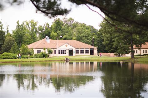 Mirror lake recovery center - Mirror Lake Recovery Center is a treatment center in Tennessee that offers medical detoxification, residential treatment, partial hospitalization and reNew Christian treatment …